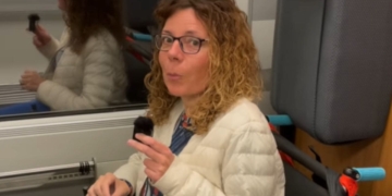 Montse Font muestra la accesibilidad en los trenes Avlo