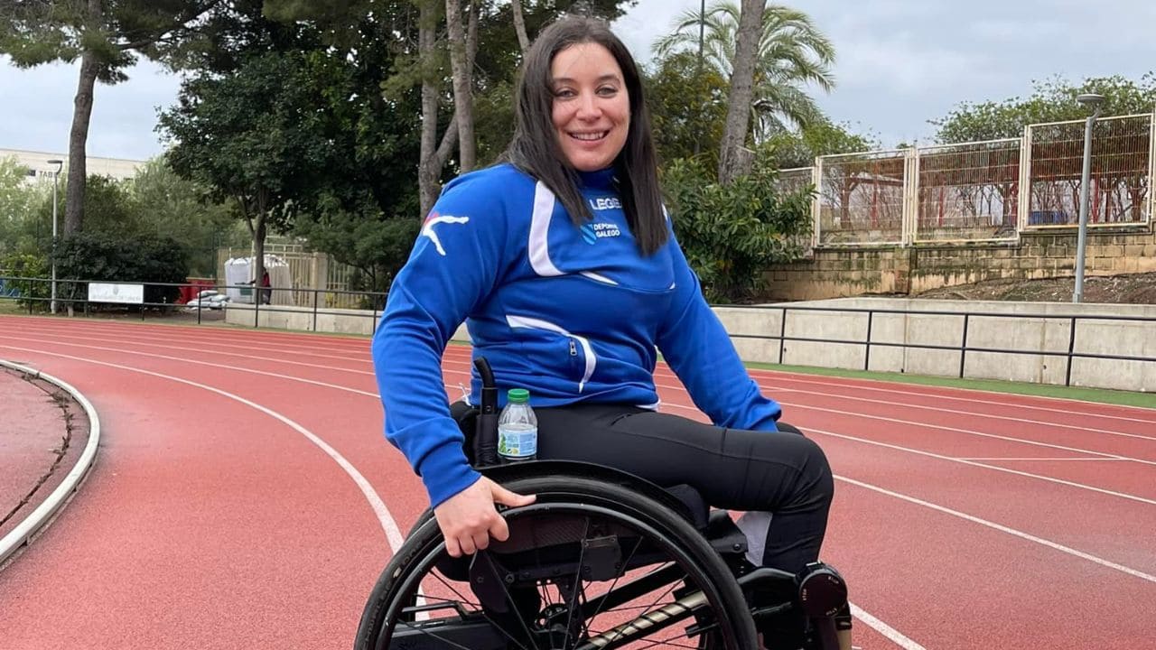 Nuria López, deportista con lesión medular y «viajera en silla» para fomentar la integración de la discapacidad