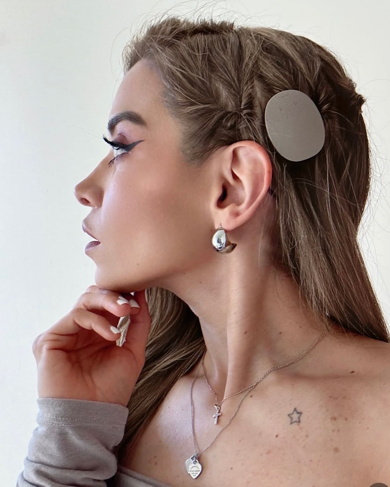 Pryscilla Monroy, de 28 años y sorda desde nacimiento: la actriz con implante coclear que visibiliza la lengua de signos