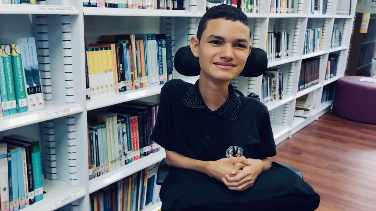 Santiago Zapata, joven escritor con discapacidad