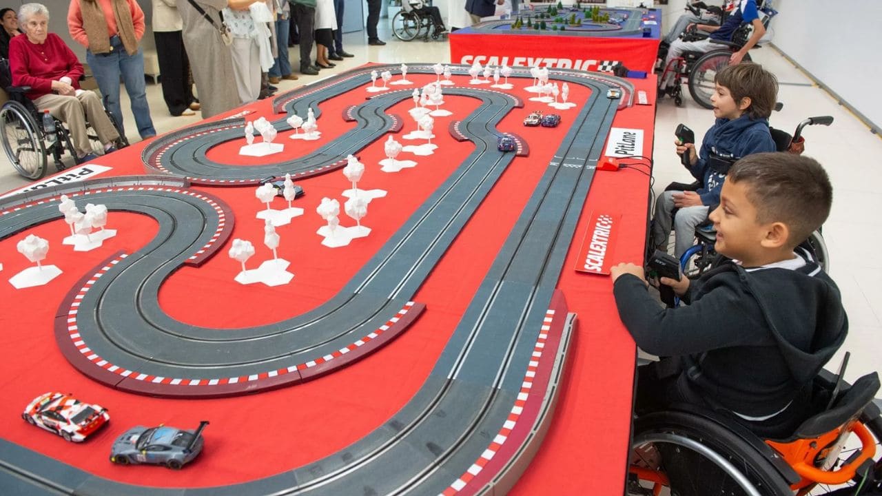 Scalextric adaptado en el Hospital Nacional de Parapléjicos
