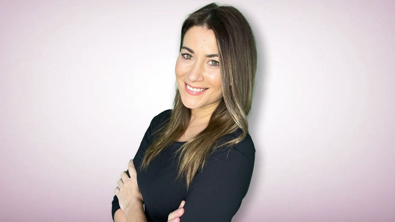 Sofía Gracia, hija de padres sordos y divulgadora de la lengua de signos en la infancia como señal de inclusión