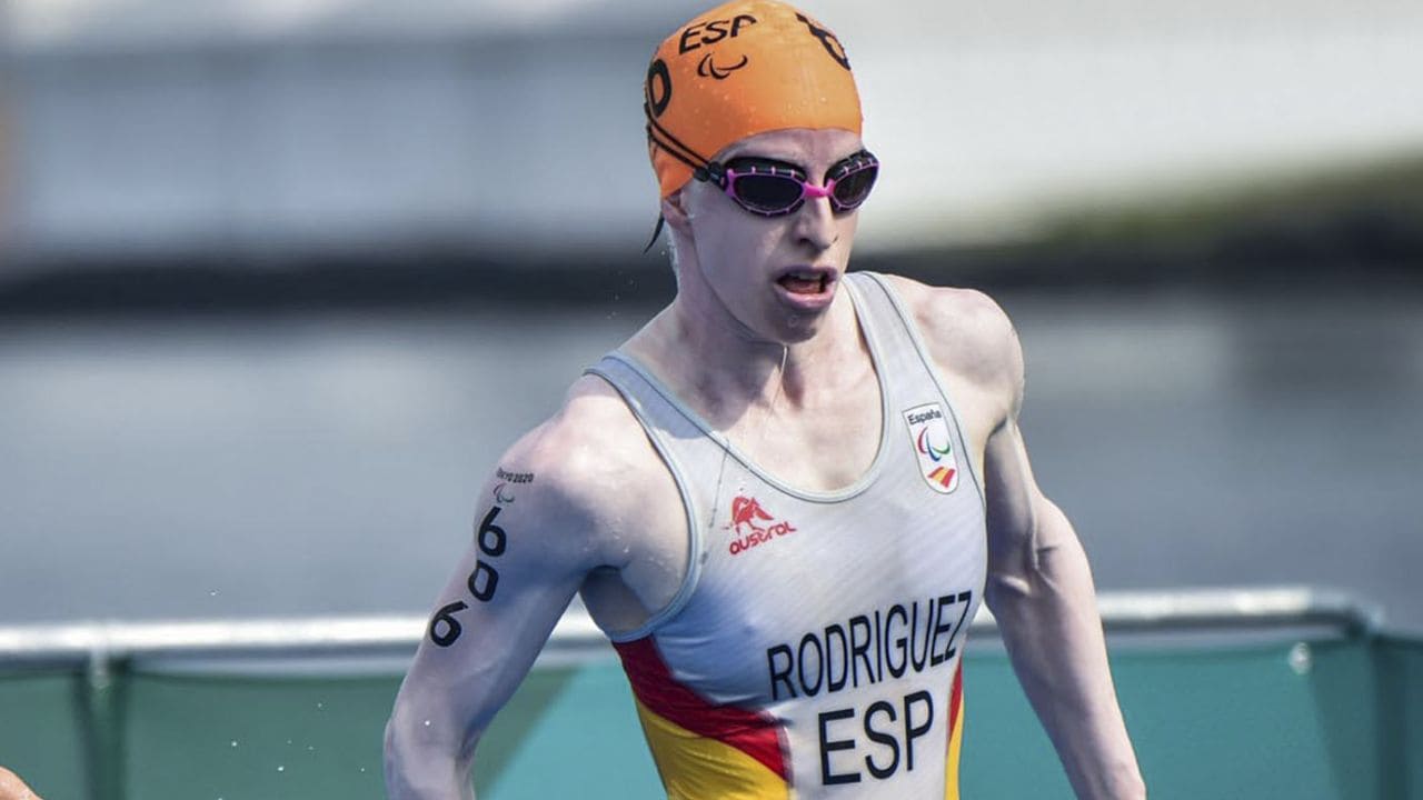 Susana Rodríguez, campeona paralímpica de Triatlón con albinismo y discapacidad visual «muy severa»