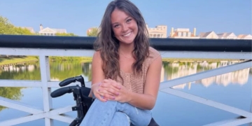 Sydney Fowler, joven con lesión medular y creadora de su marca de ropa: "Las cosas pasan para ti, no te pasan a ti"