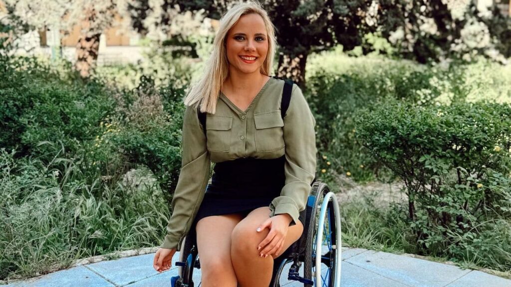 Una vida entre la discapacidad y el humor: la historia de Lucía Martínez tras una lesión medular