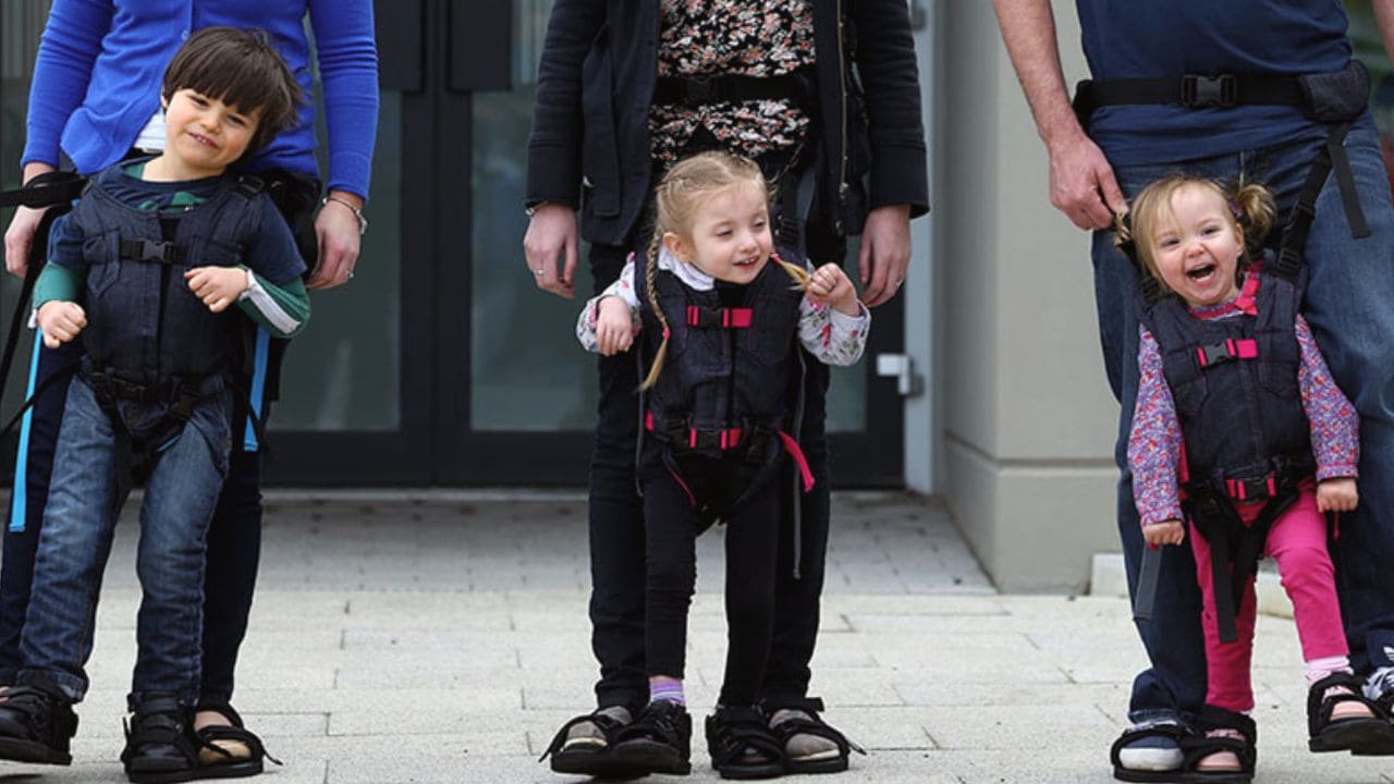 Arnés 'Upsee' para niños con movilidad reducida