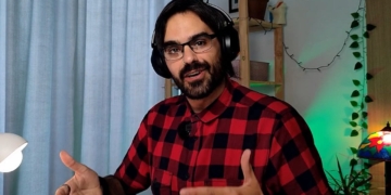 Adrián, psicopedagogo, explica la realidad entre las personas con autismo y el contacto físico