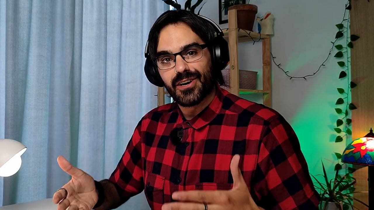 Adrián, psicopedagogo, explica la realidad entre las personas con autismo y el contacto físico