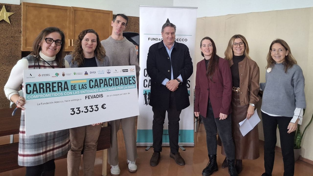 Álex Roca, deportista con parálisis cerebral, dona 100.000 euros a tres entidades de afectados por la DANA