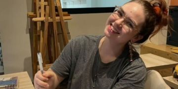 Marta, joven con autismo, reclama adaptaciones en la Universidad