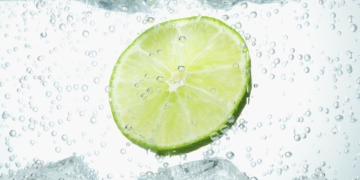 Beber bicarbonato con agua