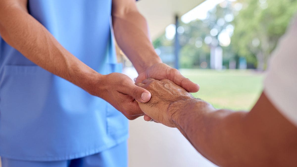 CaixaBank ofrece un servicio de asesoramiento para ayudar a los ciudadanos a solicitar la Ley de la Dependencia