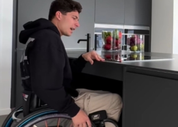 Carlos Tatay, deportista con lesión medular, muestra su cocina adaptada