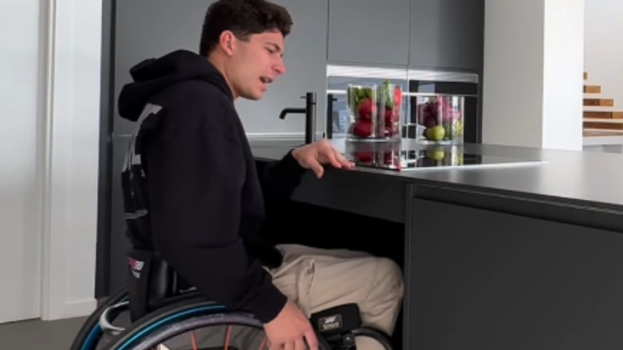 Carlos Tatay, deportista con lesión medular, muestra su cocina adaptada