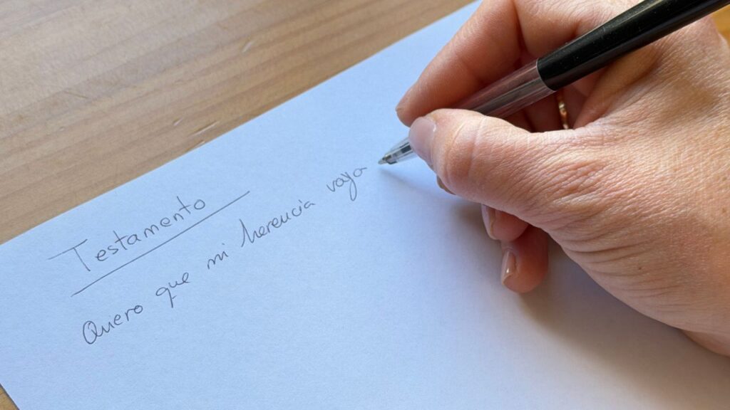 Cómo hacer un testamento a mano, gratis y con validez legal en España