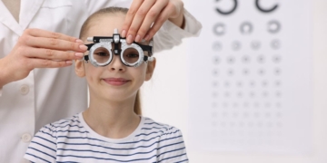 Profesionales advierten sobre cómo identificar posibles síntomas de problemas de visión en niños