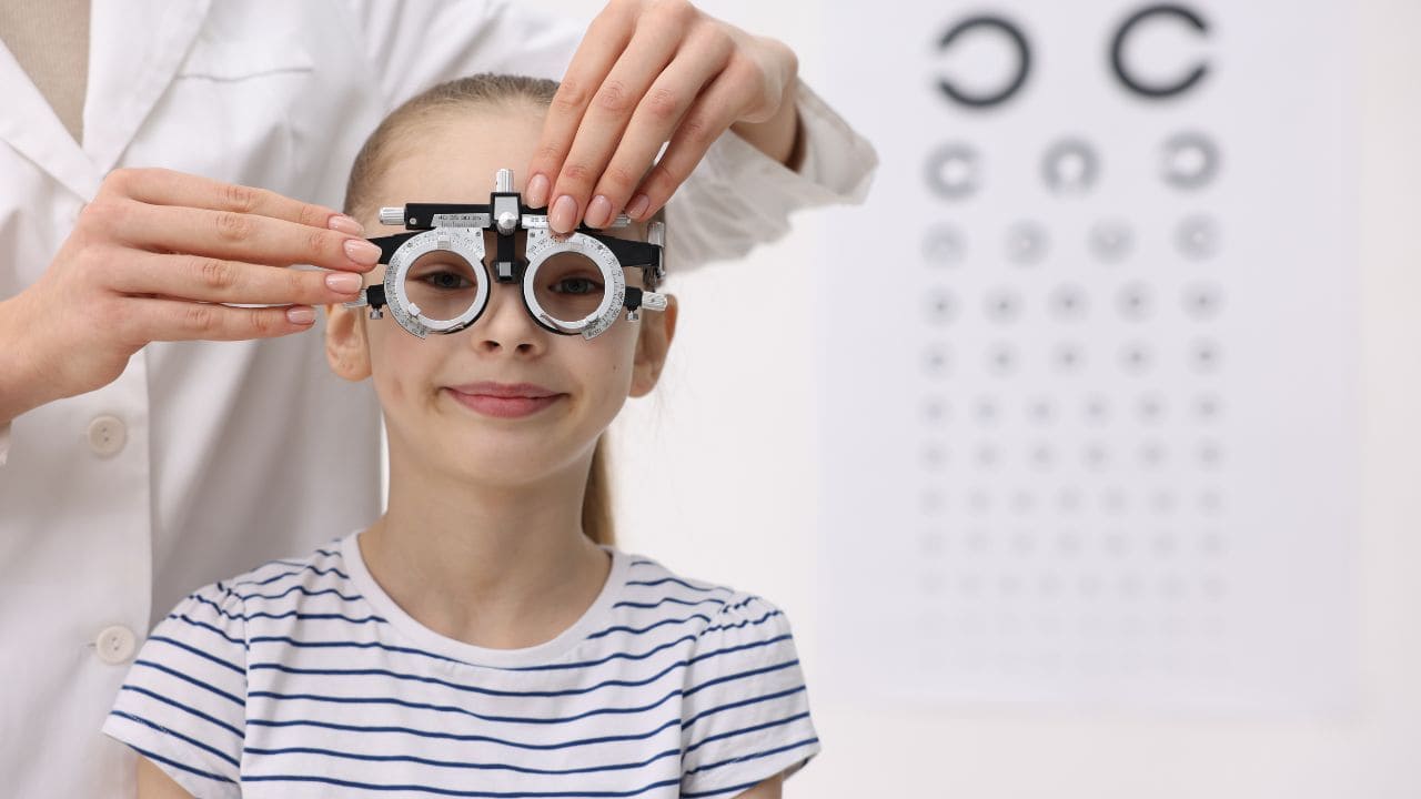 Profesionales advierten sobre cómo identificar posibles síntomas de problemas de visión en niños