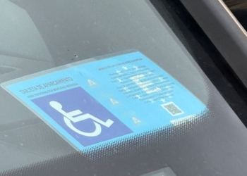 Cómo solicitar la tarjeta de aparcamiento para personas con movilidad reducida en Andalucía Cómo solicitar la tarjeta de aparcamiento para personas con movilidad reducida en Andalucía