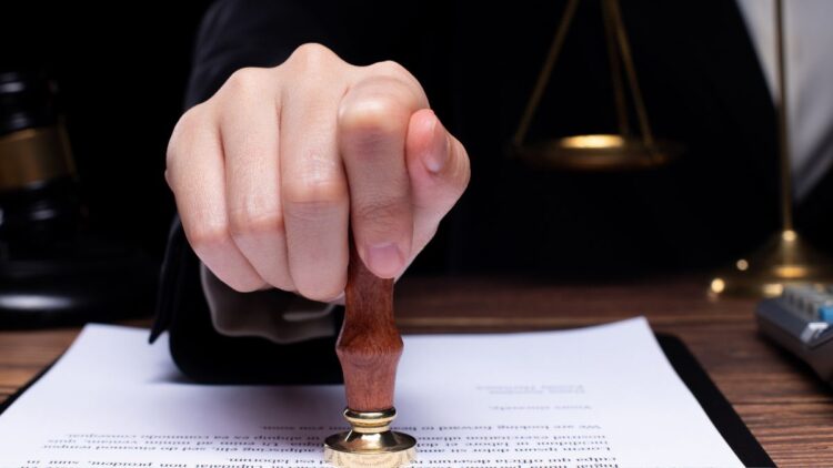Algunos progenitores buscan la forma de sacar a un hijo del testamento por considerar que este, no es merecedor de su parte de la herencia