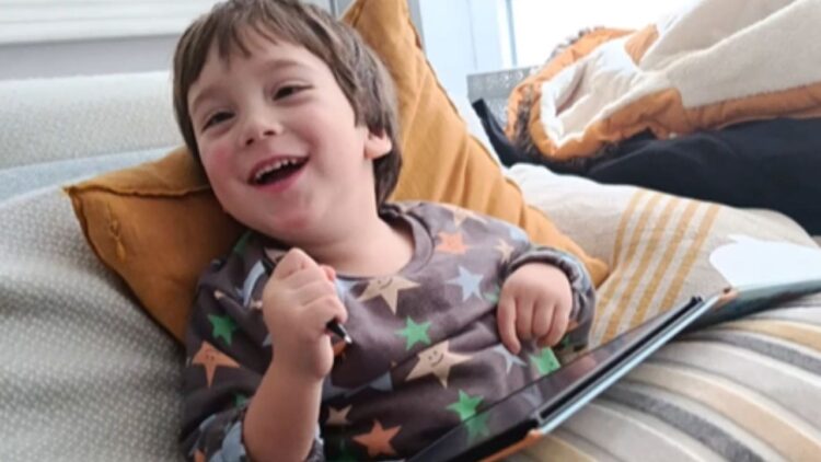 La familia de Gaël, un niño de tres años con hemiplejia: demostrar que "no limita la capacidad de ser feliz"