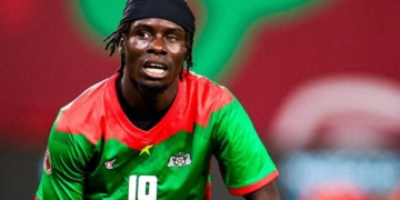 Georgi Minoungou, un jugador con discapacidad visual que derriba barreras en el mundo del fútbol profesional