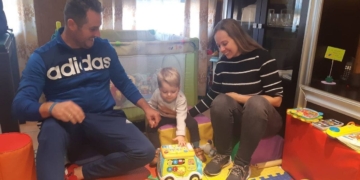 Héctor, un pequeño con una enfermedad rara y degenerativa que necesita ayuda "para seguir viviendo"