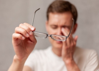 Conceden la incapacidad permanente a un trabajador por enfermedad visual tras el 'no' de la Seguridad Social
