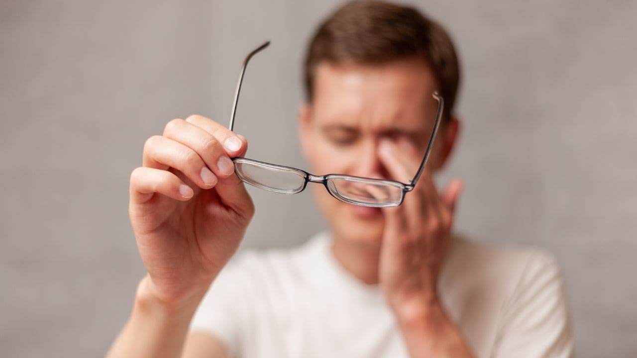 Conceden la incapacidad permanente a un trabajador por enfermedad visual tras el 'no' de la Seguridad Social