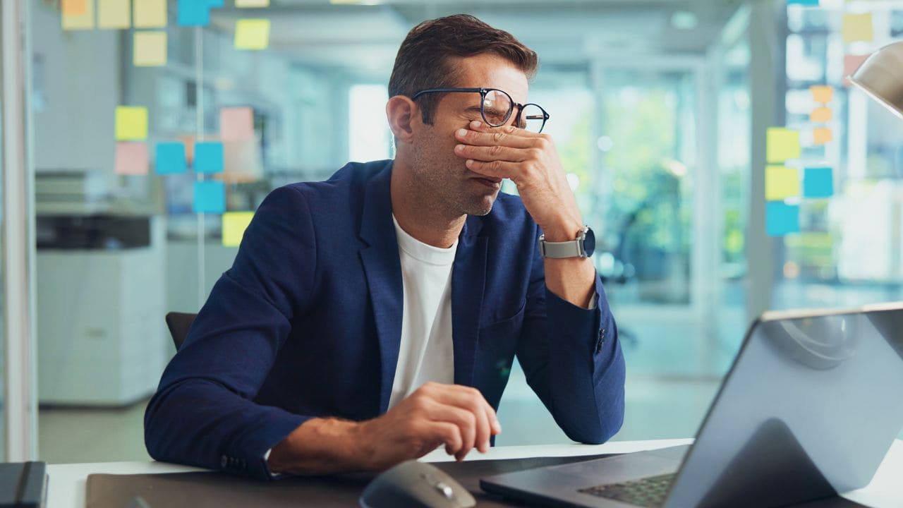 Un informático logra la incapacidad permanente absoluta por migraña crónica./ Licencia Adobe Stock