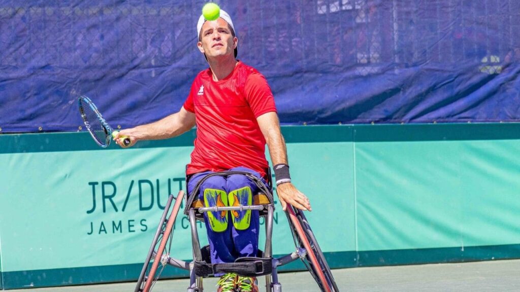 Kike Siscar, tenista paralímpico, y el inicio de una "nueva vida": valentía, esfuerzo y superación tras una lesión medular