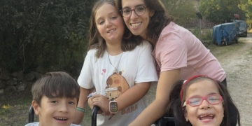Laura, madre de una familia marcada por la discapacidad: autismo, sordera y parálisis cerebral