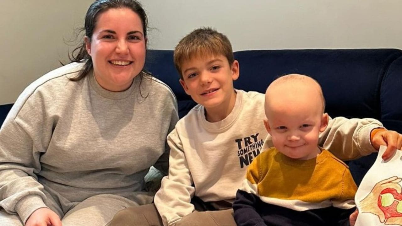 Luca, pequeño con síndrome de IFAP, junto a su familia