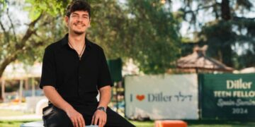 Lucas Adlerstein, orador con discapacidad auditiva: volver a escuchar para recuperar la confianza y seguridad
