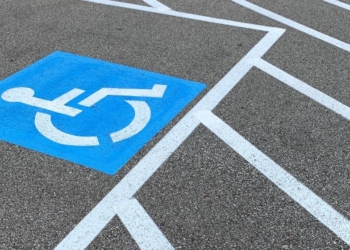 Estos son todos los lugares en los que se puede aparcar con una tarjeta de aparcamiento PMR Lugares en los que se puede aparcar con una tarjeta de aparcamiento PMR