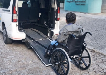 Madrid autoriza el uso de taxis y VTC adaptados con etiqueta C para personas con discapacidad