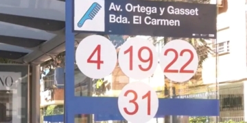 Málaga, primera ciudad en instalar pictogramas en las paradas de bus para personas con problemas de lectura