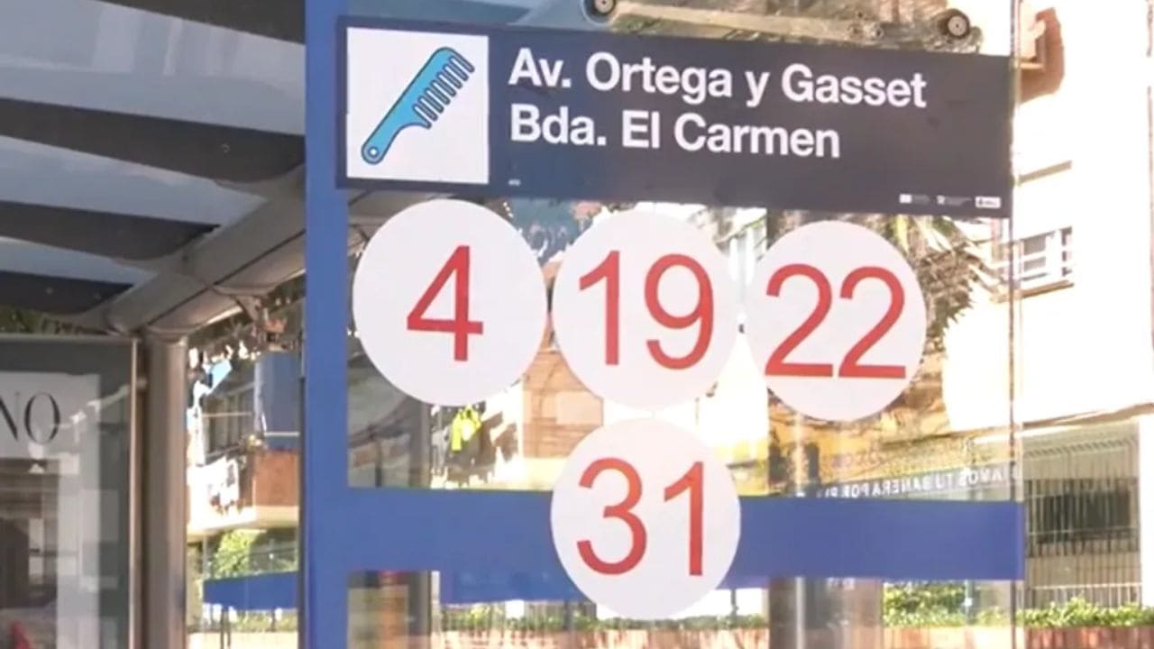 Málaga, primera ciudad en instalar pictogramas en las paradas de bus para personas con problemas de lectura