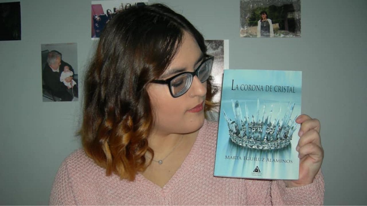 El sueño cumplido de Marta Eguiluz: escritora con graves problemas de visión debido a un nacimiento prematuro