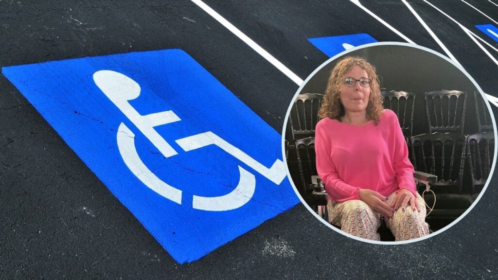 Montse Font, divulgadora de accesibilidad, denuncia una plaza PMR no apta para una persona en silla de ruedas
