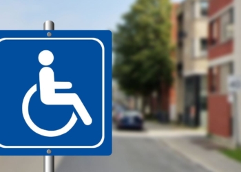 Sanciones de hasta 1.500 euros por aparcar en plazas PMR haciendo un uso irregular de las tarjetas