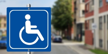 Sanciones de hasta 1.500 euros por aparcar en plazas PMR haciendo un uso irregular de las tarjetas