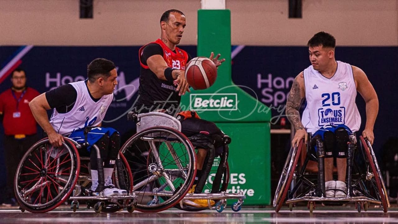 Nelson Solórzano, jugador con discapacidad de baloncesto en silla de ruedas