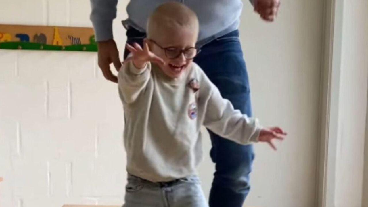 Lucas, un pequeño que convive con el síndrome de Angelman