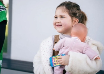 La familia de Valeria, una niña de 4 años con un cáncer incurable, pide ayuda para aumentar su esperanza de vida