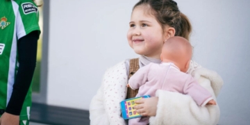 La familia de Valeria, una niña de 4 años con un cáncer incurable, pide ayuda para aumentar su esperanza de vida