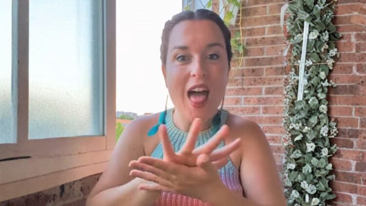 Vicky Méndez: una creadora de contenido con discapacidad que muestra planes accesibles para personas sordas