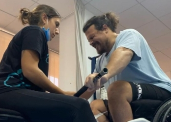 Vicky, fisio experta en lesión medular, explica qué es la espasticidad y qué factores la provocan