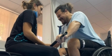 Vicky, fisio experta en lesión medular, explica qué es la espasticidad y qué factores la provocan