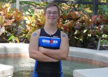 Chris Nikic: el primer Ironman con síndrome de Down que se ha alzado como un referente del deporte inclusivo Chris Nikic: el primer Ironman con síndrome de Down que se ha alzado como un referente del deporte inclusivo