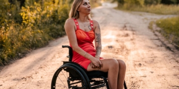 Ewa Wozniak: el viaje de una modelo en silla de ruedas hacia la aceptación de la discapacidad